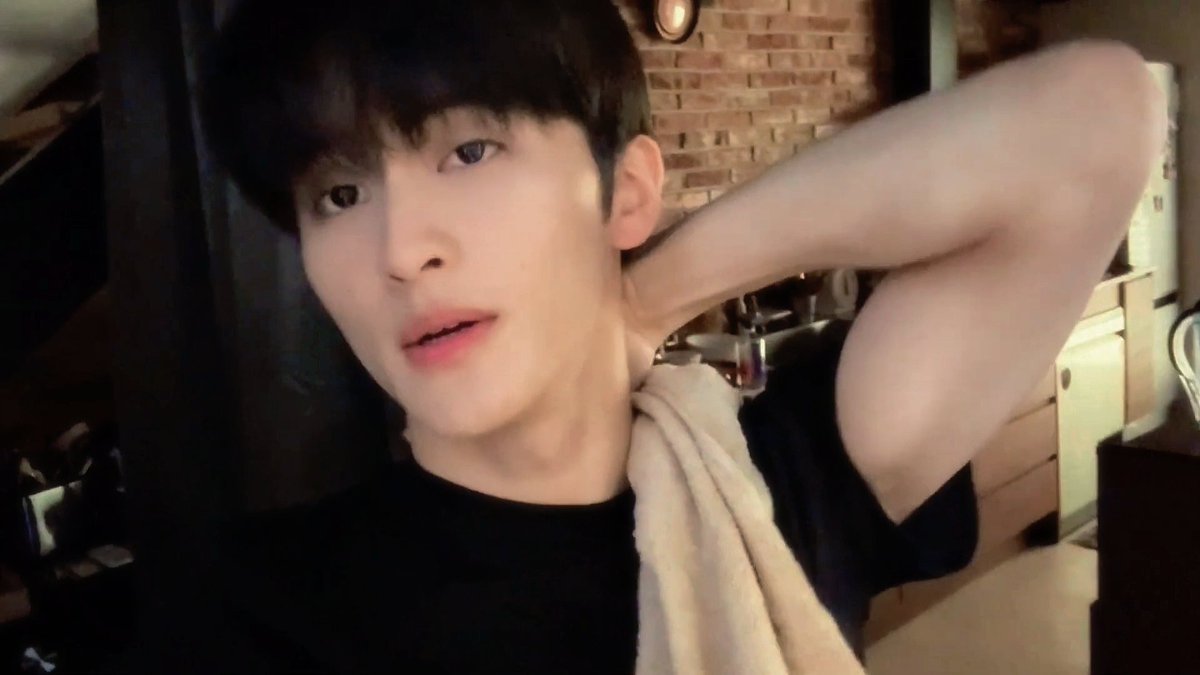 ᴄᴀʀᴏʟɪɴᴇ tweet media