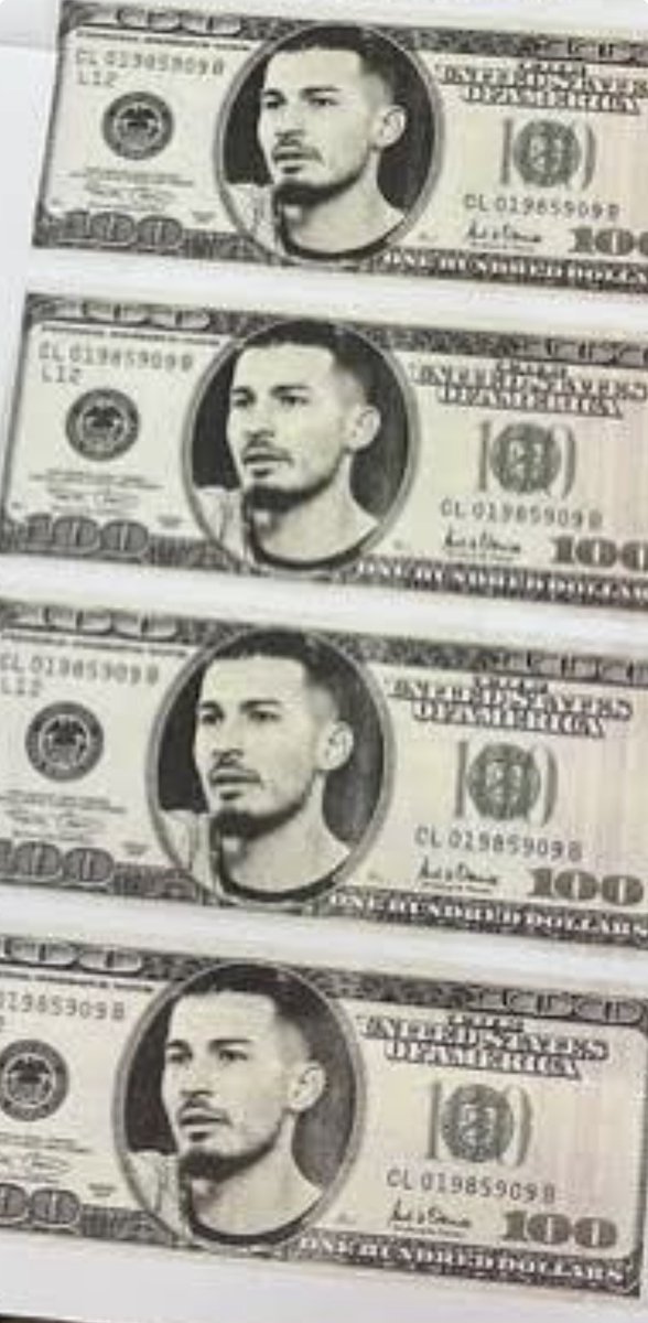 Taraftarların bir kısmı Uğurcana tepki (aşırı) göstermek isterken bir kısmı da bizim şampiyon kadromuzda olan ve bize satışıyla gelir sağlayan futbolcumuz olduğunu bu nedenle eleştirilmemeli diyor.
Burda taraftarlar v fikirler ikiye bölünmüş durumda,Doğru davranış ne olmalı sizce