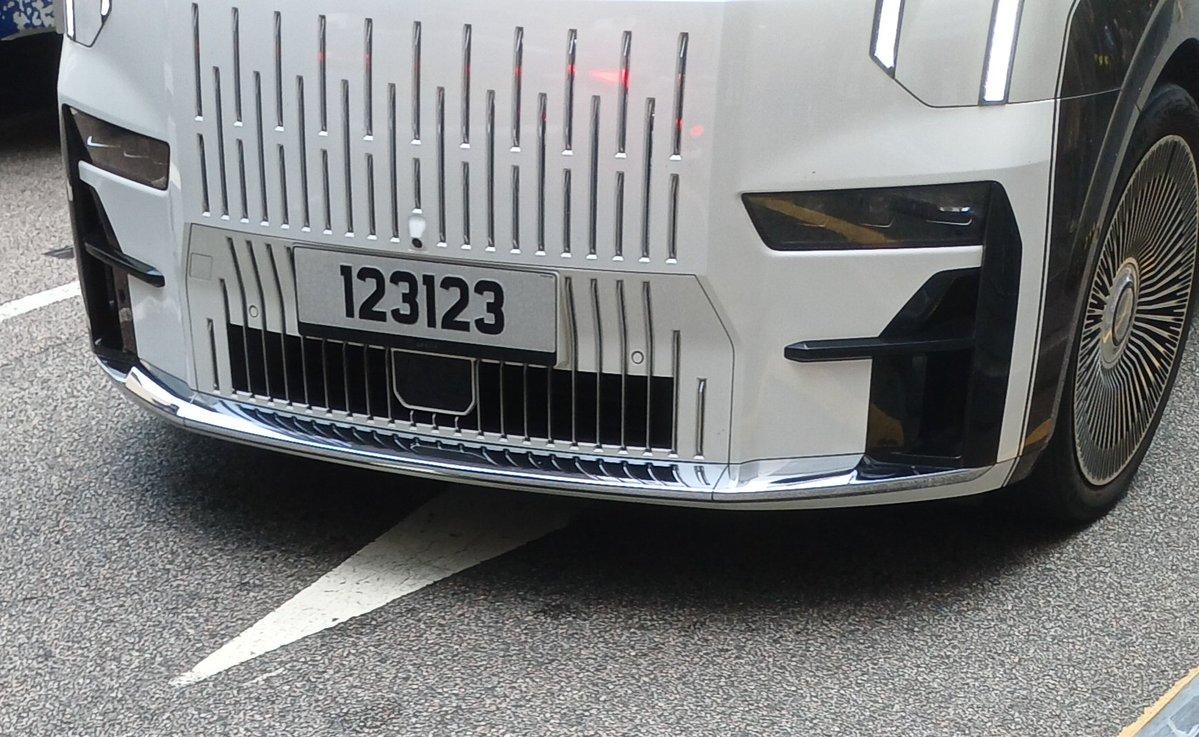 Hong Kong number plates tweet media