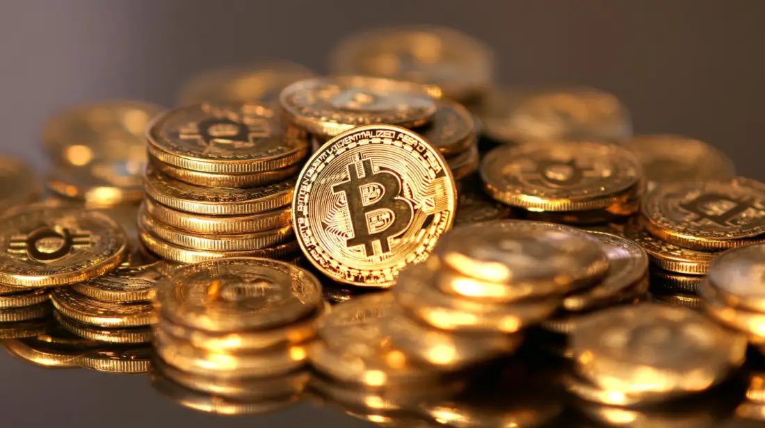 10 yıllık kayıp #Bitcoin’ler transfer edildi!

Arkham verilerine göre, yıllardır kayıp olduğu düşünülen Clifton Collins bağlantılı Bitcoin’lerde hareket görüldü.

Yaklaşık 10 yıldır dokunulmayan 500 BTC, Coinbase’e transfer edildi. (36 milyon dolar).

Adreslerde hala yaklaşık