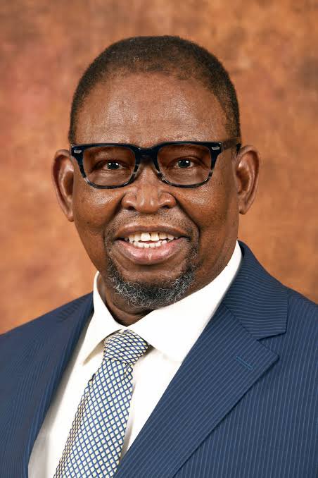 Msunu ka Johann Rupert tweet media