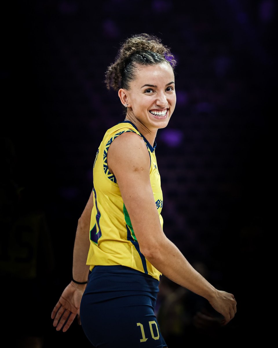 volleyballworld's tweet photo. Emotions speak louder than the scoreboard.

Joy. Frustration. Fire. Relief.

In the silence before the serve, in the roar after the block, in the eyes searching for teammates.

Because volleyball is played with the body… but lived with the heart. ❤️🔥

#VNL #Volleyball #BePartOfTheGame