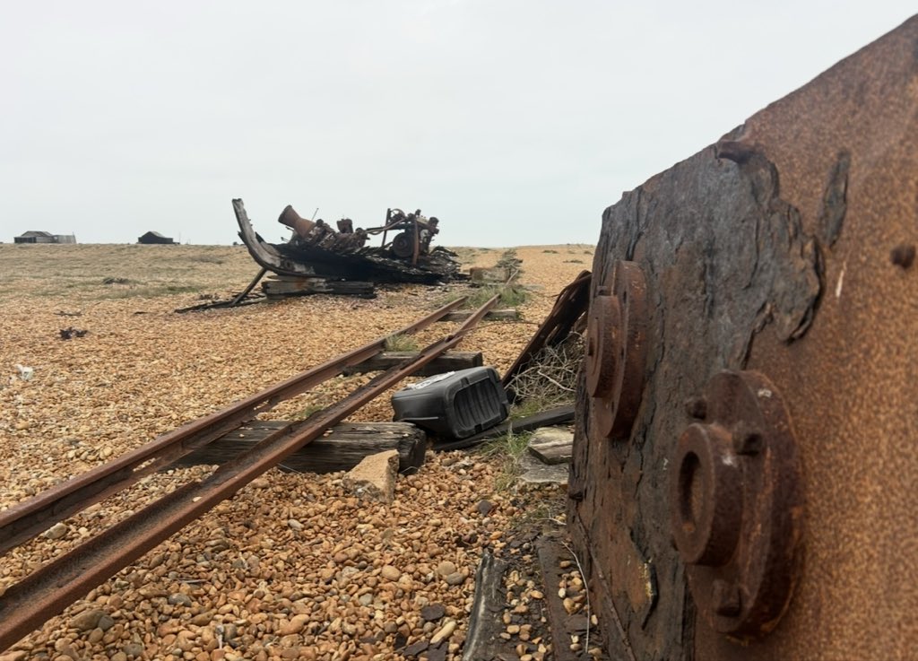 _NickiMisQueen's tweet photo. Found the boat from the freedom music video https://t.co/0RkATzq5bb