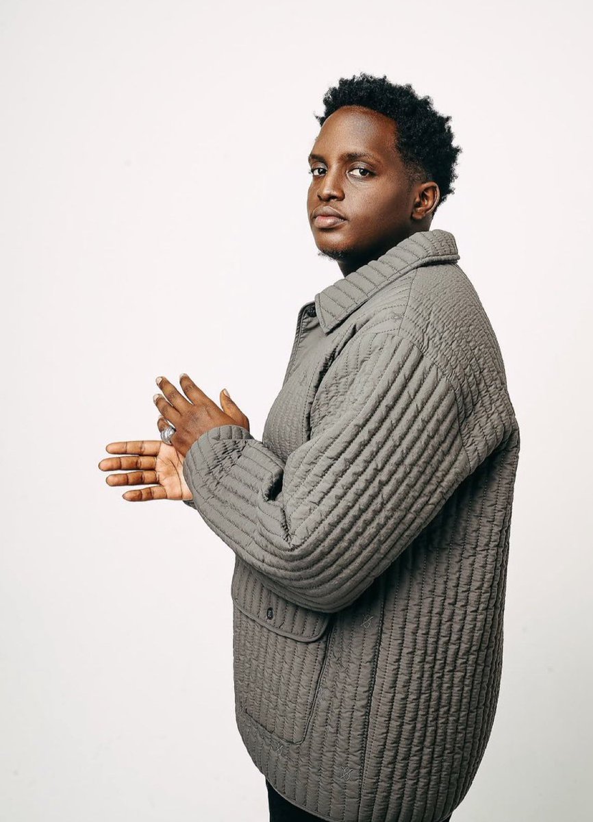 𒆜ʀoʟᴀɴᴅᴏ tweet media