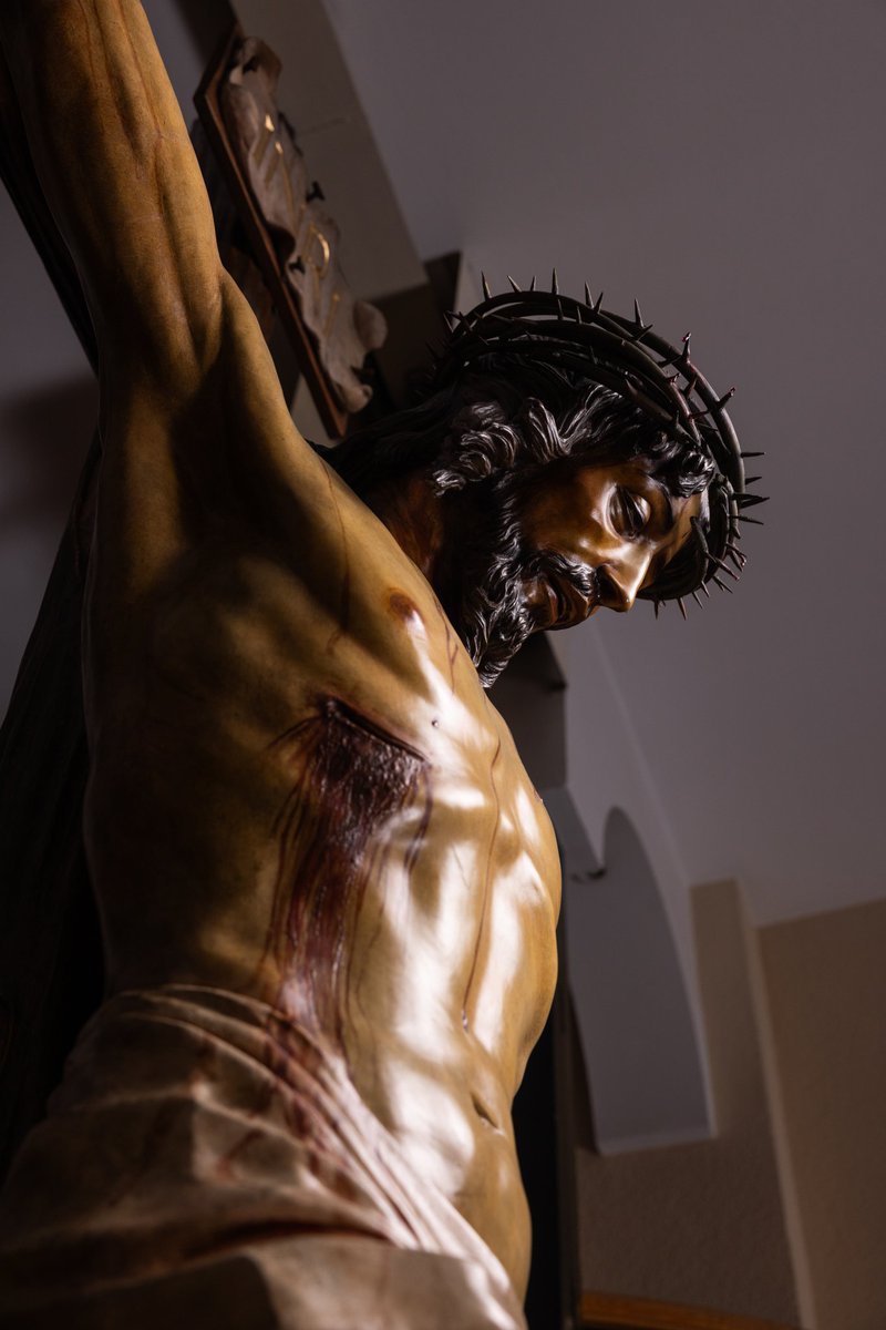 ArchiSangre's tweet photo. 🔴 NOTICIA | El Santísimo Cristo de la Sangre ya se alza en su trono cuando resta una semana para un nuevo Miércoles Santo. 

📸 @LMFotosCofrades

#CofradíasMLG #ArchiSangre https://t.co/NAatobibFV