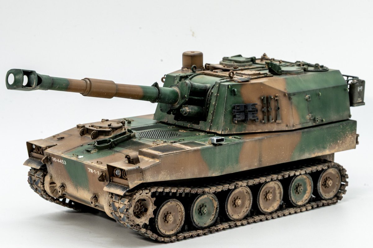 モノクローム 1/35 75式自走榴弾砲　進捗

砂を乗せ過ぎてしまったのでクリヤーを吹いて整えました。
本当にウェザリングの塩梅は難しいですね。

←before   after→