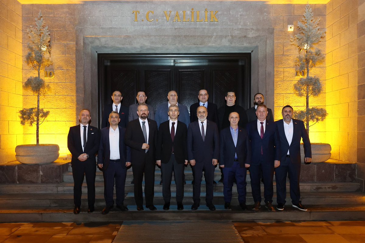 Afyonkarahisar Valimiz Sayın Dr. Naci Aktaş’a, Şube Başkanımız Ercan İşlek ve yönetim kurulumuzla birlikte hayırlı olsun ziyaretinde bulunduk.
Ziyaretimiz esnasında Afyonkarahisar’ın ticari potansiyeli ve gelecekteki projelerimiz üzerine verimli istişareler gerçekleştirdik.