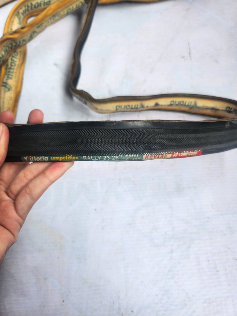 Islan Hata tweet media