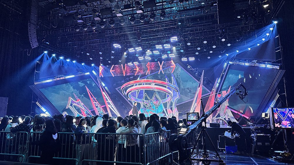 The official website of MBC Show! Music Core has been updating the stage design sketches for the comeback stages created by the MBC Art Department since last year. This is the design for EXO Crown.
#EXO #엑소
 #Crown #EXO_Crown