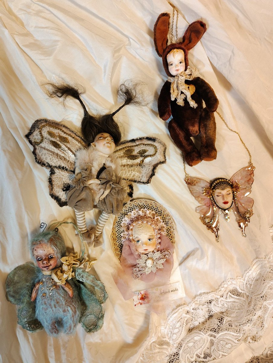 清水真理 作品集発売中。 tweet media