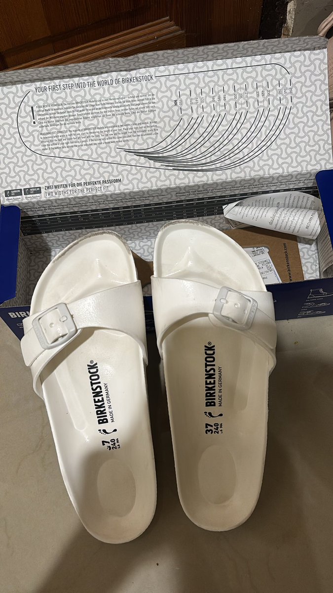 lovegrowswhere's tweet photo. ส่งต่อ รองเท้า birkenstock madrid แบบยาง ไซส์ 37 ออกช้อปมีใบเสร็จ ไซส์ 37 มีตำหนิถลอกตรงหัวรองเท้า  1,490 รวมส่ง 

#ส่งต่อรองเท้า #รองเท้ามือสอง #birkenstock
#ส่งต่อbirkenstock https://t.co/crNZlhIu8R