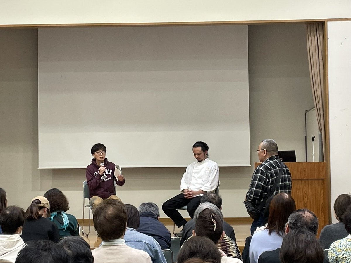 RandRcoffeelabo's tweet photo. 先日開催された講演会にたくさんの方々がご参加くださり、誠にありがとうございました。
普段のコーヒー教室とは違ったお話でしたので少々緊張しましたが、とても楽しい時間を過ごすことができました。

自分の人生を改めて振り返る機会を作ってくださった諫早図書館の皆様に大変感謝しております。 https://t.co/lojld35TgQ