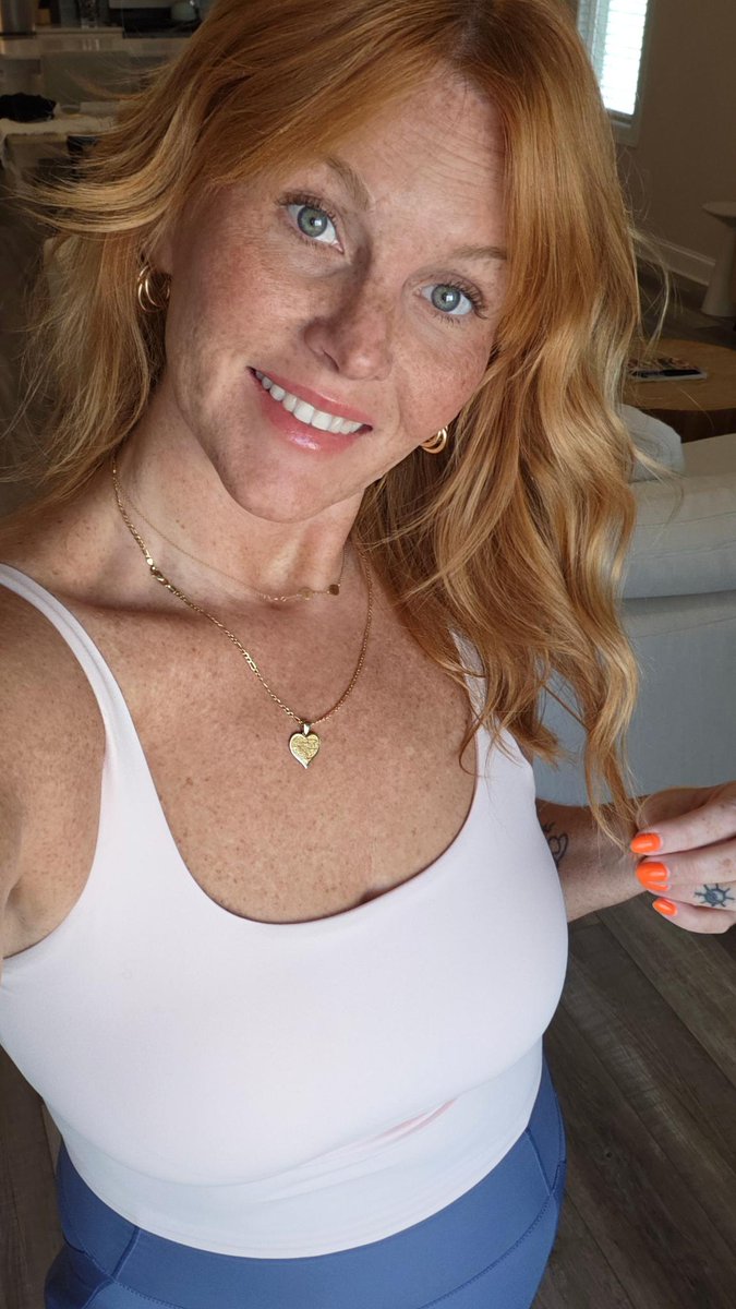 Flirty Mom tweet media