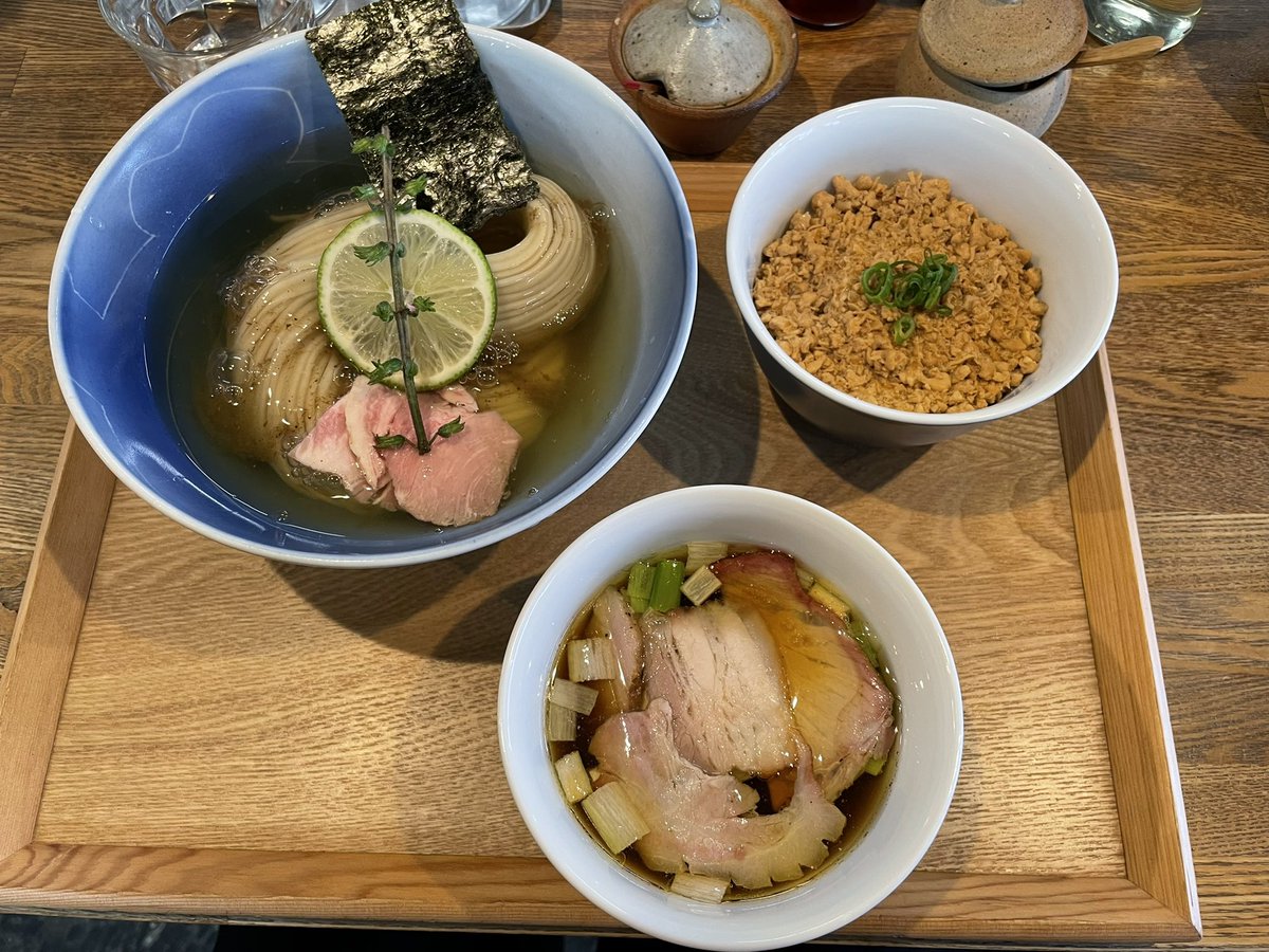 junpeitea's tweet photo. YOKOKURA STOREHOUSEへ。お忍び🥷
昆布水つけめん醤油に鶏そぼろミニ丼。美味しかったー💯でも、それ以上にみなさんが温かかったー✨心が満たされました💕 https://t.co/6RT1joFzdg