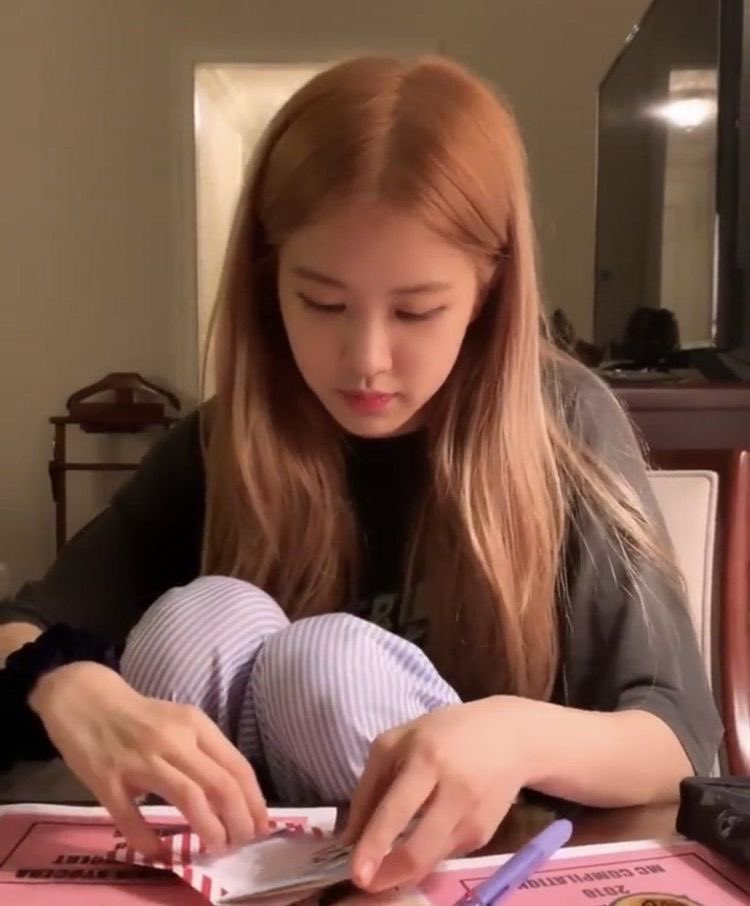 ถ้านู๋ว่างๆยุ ก่มานั่งแปะติ๊กเกอร์ให้พิดูบ้างก่ด้ายนะอ้วม คิดถึมมม🥺