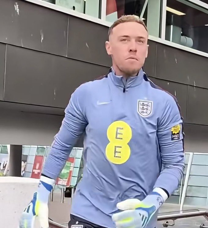 Andrew James tweet media