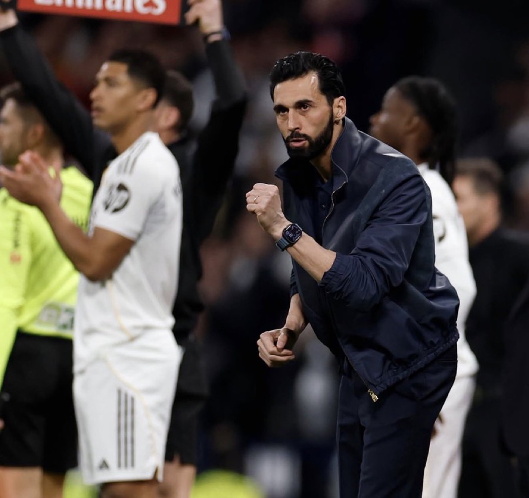 MadridUniversal's tweet photo. 🚨 JUST IN: Anytime Real Madrid win a game, the next day Alvaro Arbeloa shares breakfast inside the dressing room.

He does this before training starts, carrying the breakfast with him and distributes it himself to the players as a form of motivation and reward.

For example when the team beat City, the next morning when everyone is there, Arbeloa  said: "Hey guys, breakfast is ready." Then he started handing out the croissants and donuts to them.

He does it like a waiter, he carries a tray and goes around to everyone like a real waiter. He also did same as Castilla, and it means a lot to the players.

— @EduAguirre7