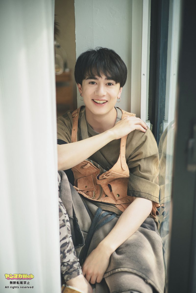 『#推しメンFile』更新✨

ヤンマガが送る男性グラビア企画📸‼️

今週登場するのは、現在舞台を中心に活躍し、熱い注目を集めている俳優の #DION（<a href="/DION_0302/">DION</a>）くん😍
Koolな表情、キュートな表情などなどフォトジェニックな魅力を存分にご堪能ください💖
yanmaga.jp/viewer/gravure…