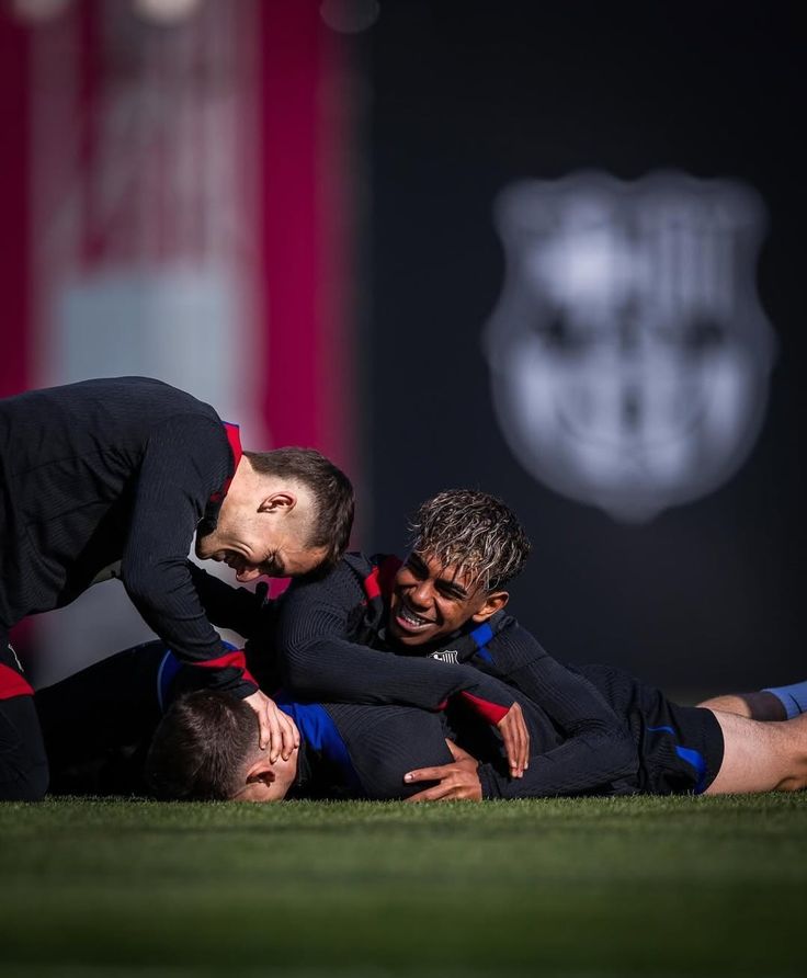 ᅠ 
They love me so much. Joyness back to the Camp. 
ᅠ