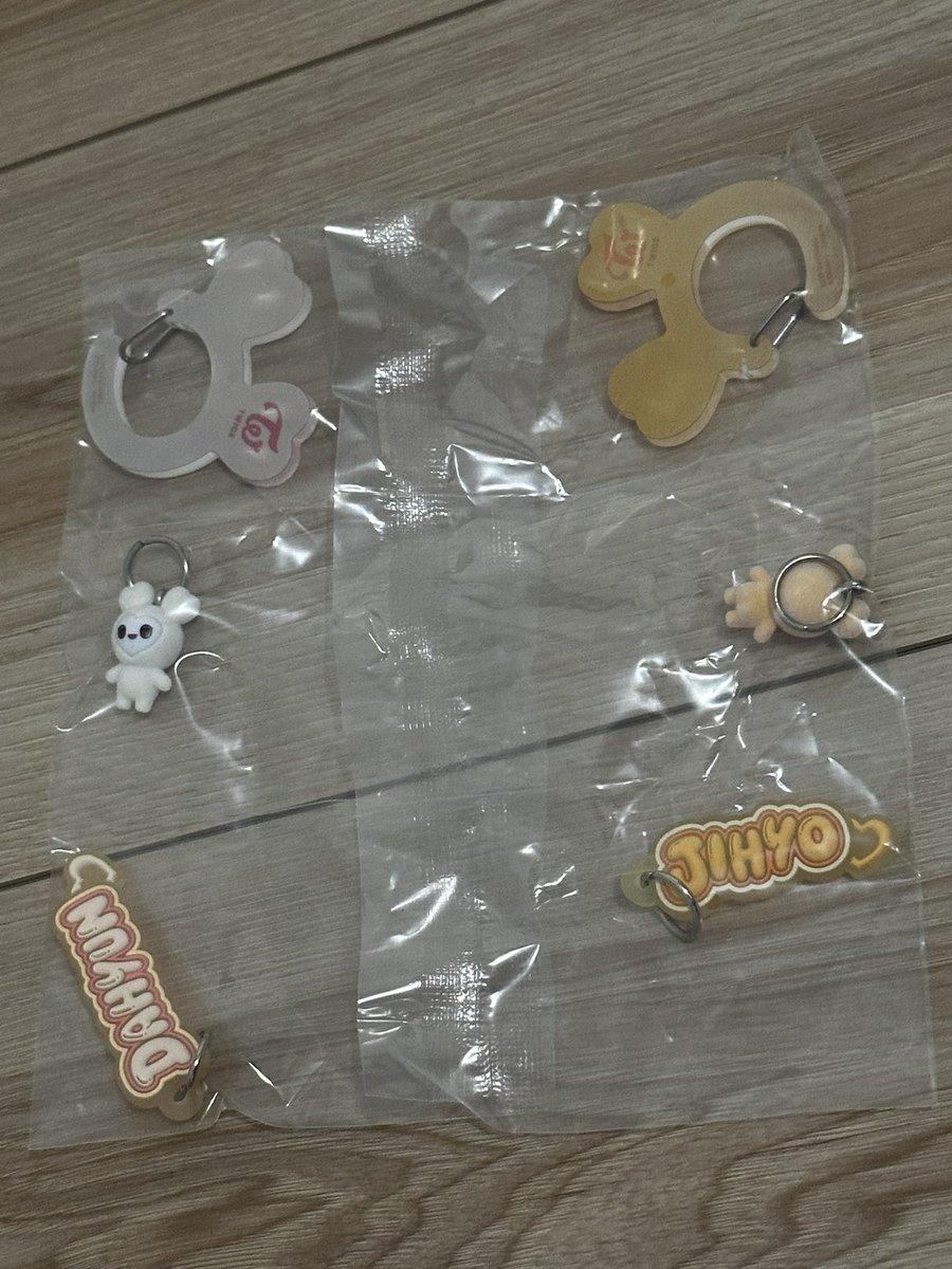 みう_グッズ専用 tweet media