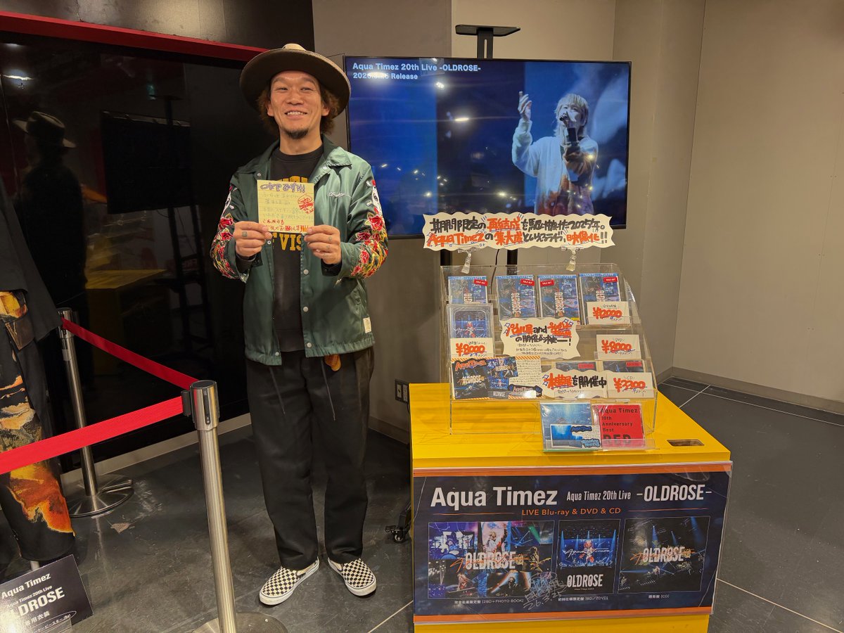 TOWER_Shibuya's tweet photo. 【＃タワ渋訪店】

Live Blu-rays/DVD & Live CD 
『Aqua Timez 20th Live -OLDROSE-』を発売された
＃AquaTimez よりOKP-STARさんに
ご訪店いただきました😆
快くご対応いただきありがとうございました😭

そして本日は、OKP-STARさんのお誕生日🎉
おめでとうございますー！！！！！

3F展開にていただいたサインと
コメントカードを掲出中です💫

この機会にぜひお越しください✨(07)