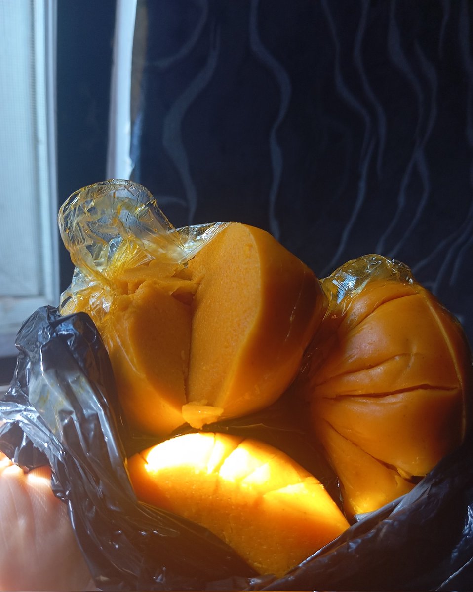 lauretta_o62212's tweet image. Wahala for who no get original okpa seller for their street. 
#BreakfastVibes