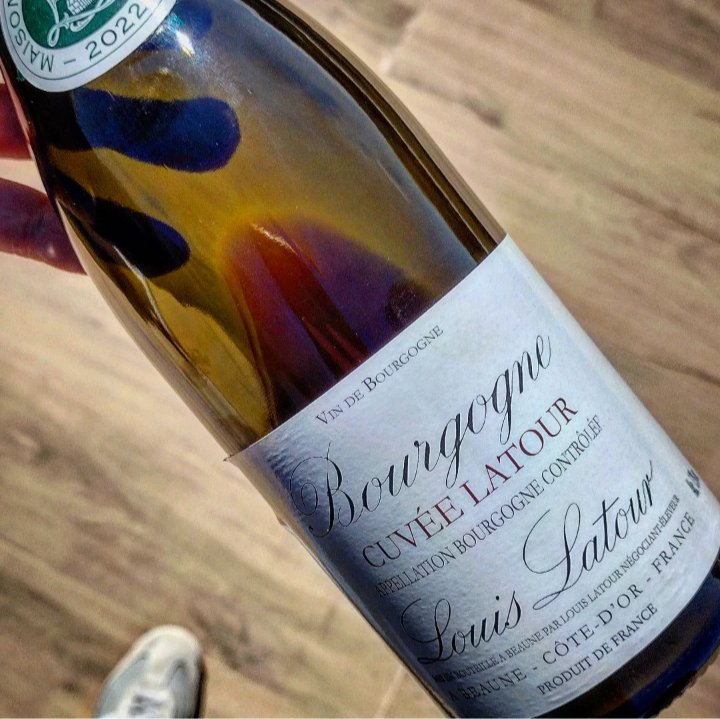 vihedo55's tweet photo. Sunny Sunday, Friends &amp; Wine... 
🤗🍇🍷🥂🍾🥂🍷🍇🤗 https://t.co/AHFPeXE8a6