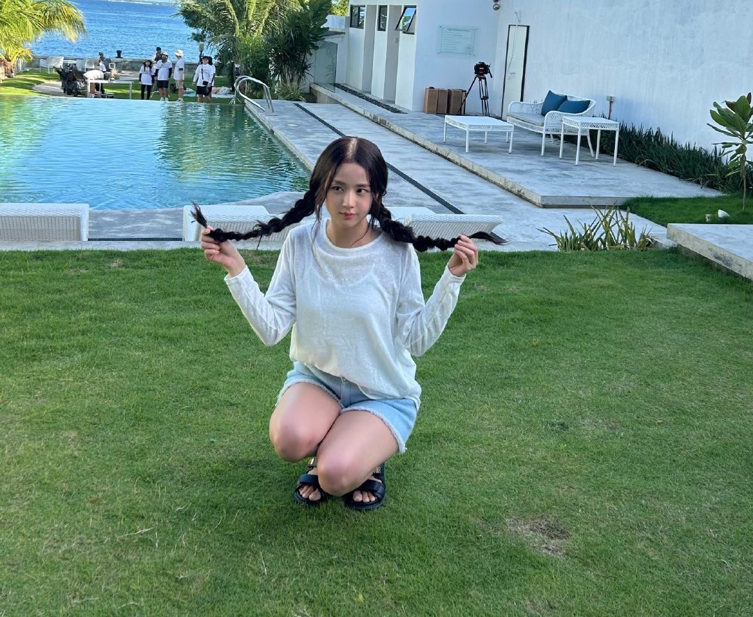 JISOO NEWS tweet media