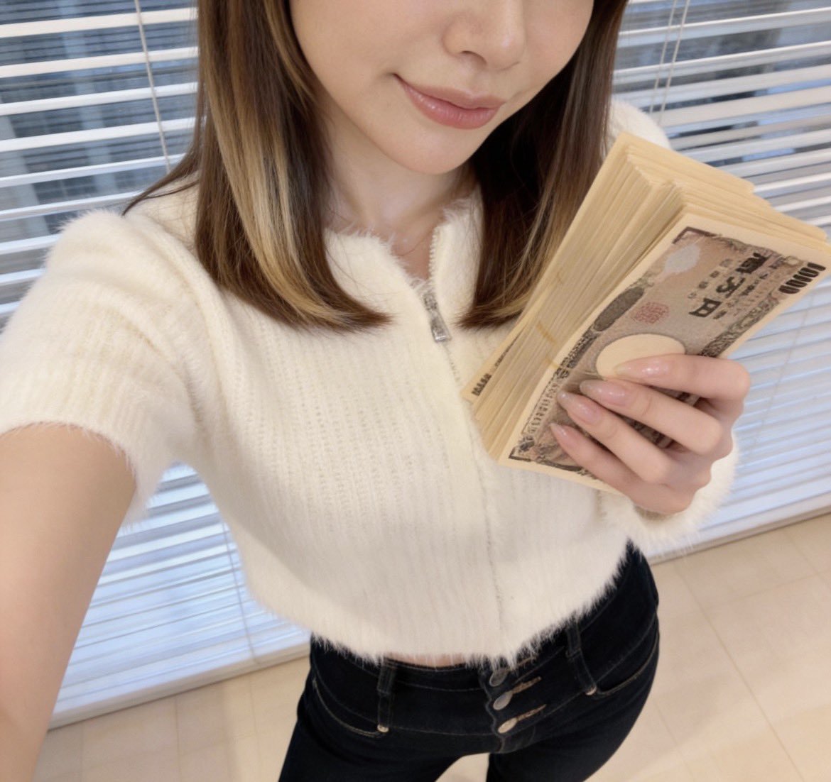 まい tweet media
