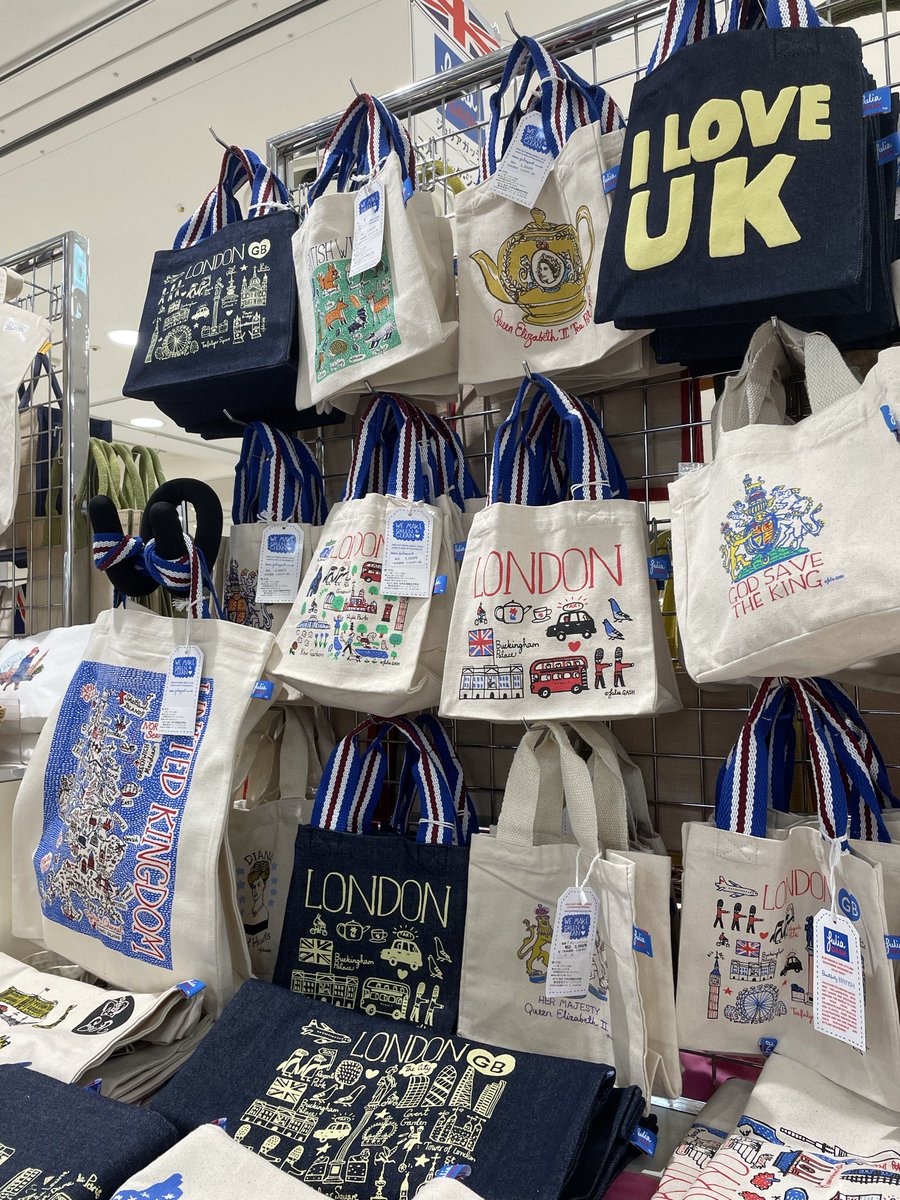 chi_qu_'s tweet photo. 名古屋のタカシマヤの英国展2026🇬🇧めっちゃ良かった〜☺️。
小さなバッグを購入しました。
I love UK🇬🇧!!!
フィッシュアンドチップスも食べたかった💦。 https://t.co/T76e3RCG1J