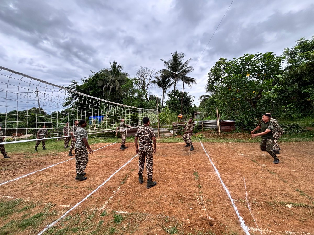 48bnCrpf's tweet photo. Where coordination meets competition. Evening games at 48 Bn CRPF energized teams through quick reflexes and smart play, strengthening unity and uplifting morale. #48BnCRPF #CRPF #EveningGames #TeamSpirit #ForceFitness 🇮🇳 https://t.co/b3tz6mBMag