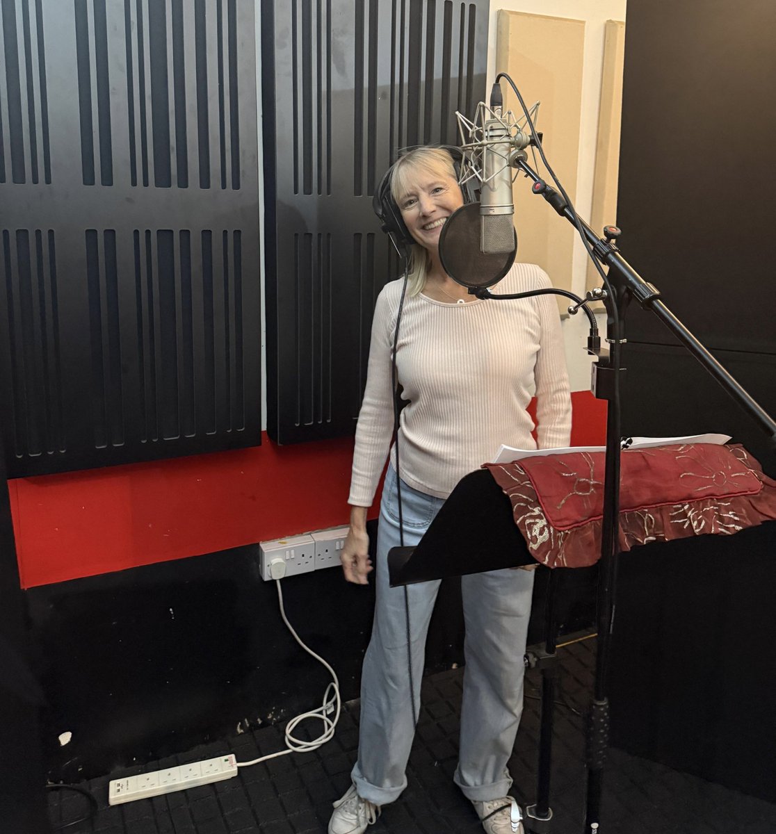 PopstarpartyL's tweet image. Your sound deserves the right room.
We just happen to have it 
Book smart. Create louder.
02084445054

#MusicStudioLife #NextLevelSound #StudioTime #IndependentArtists #ProducerLife #UKArtists #MusicGrind