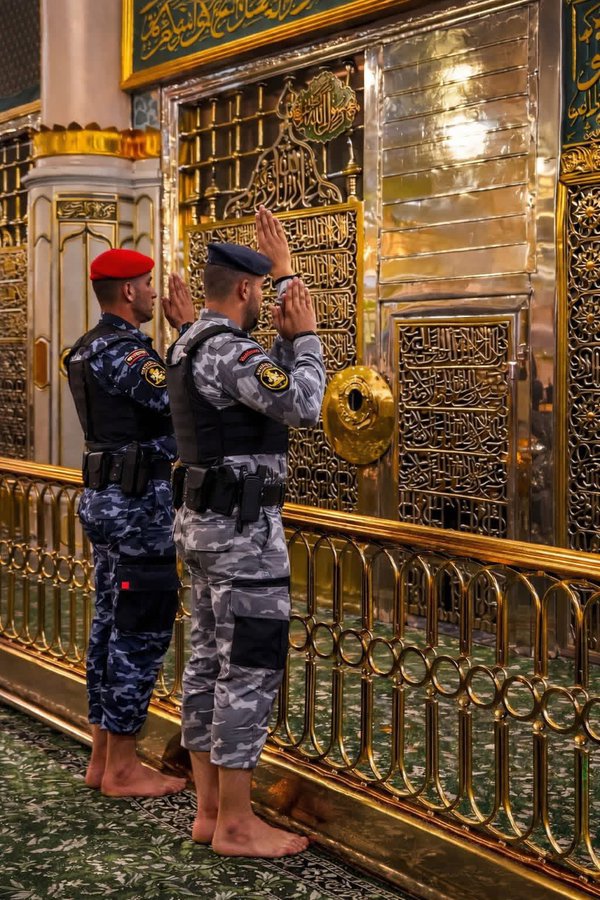 I love Muhammad ﷺ
I love Muhammadﷺ

♥️🌿اَلصَّلٰوةُوَالسَّلَامُ عَلَيۡكَ يَاسَيِّدِۡي يَارَسُوۡلَ ﷲﷺ
 وَعَلٰٓی اٰلِكَ وَاَصْحٰبِكَ يَاسَيِّدِۡي یَاحَبِیْبَ ﷲﷺ♥️🌿