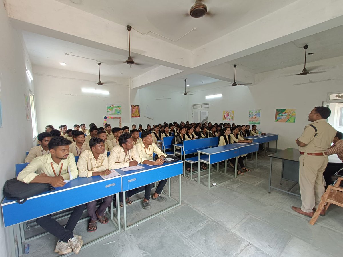 KalahandiRto's tweet photo. Road Safety Awareness Programme was organised at Kesinga Mahavidyalaya, Kesinga on dt.25.03.2026 https://t.co/qhY8YELANJ