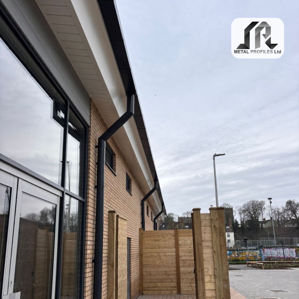 Ipswich project completed ✔️

Full aluminium system including cladding, soffits, fascia, and box gutters all designed, fabricated, and installed in-house.

Clean finish. Strong performance.

#ConstructionUK #Aluminium #Cladding #MetalProfiles #Building