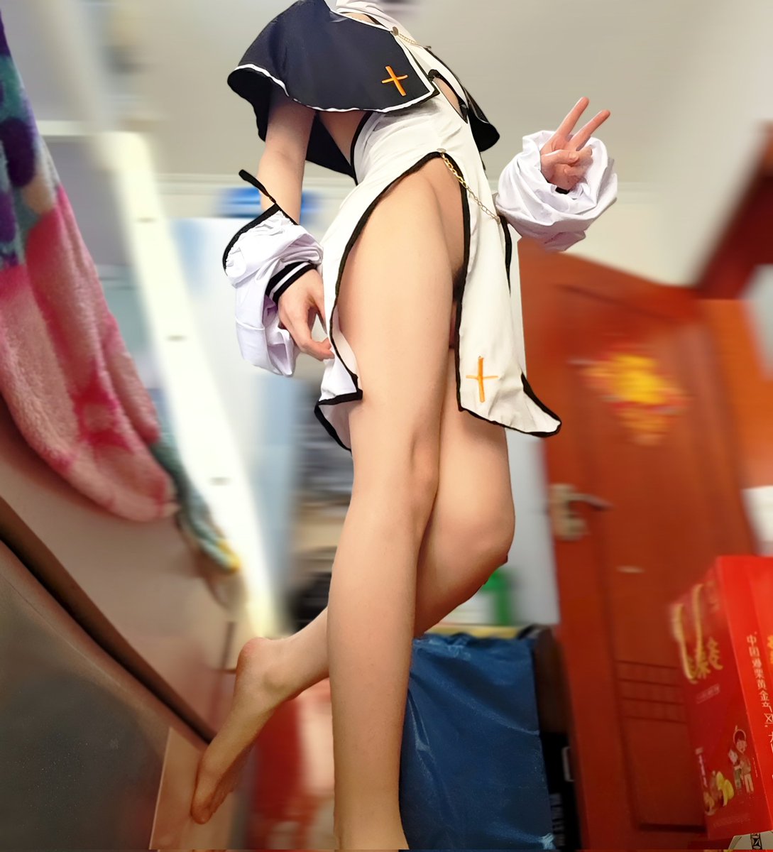 02yuanli's tweet photo. 神官大人，真的要让我穿上这样的衣服吗？
诶诶诶，为什么要张开腿摆这么羞耻的姿势啊？
什么要自己摆开吗？
（转推抽人送掰开屁股版
#正太 #翘臀 #xnh #小男孩 #腿控 
＃足控  ＃裸足 ＃大屁股 ＃色色 
＃正太弟弟 ＃高中生 #男高 #娼年 #男娘 #gooner https://t.co/cYFIpuuuyD