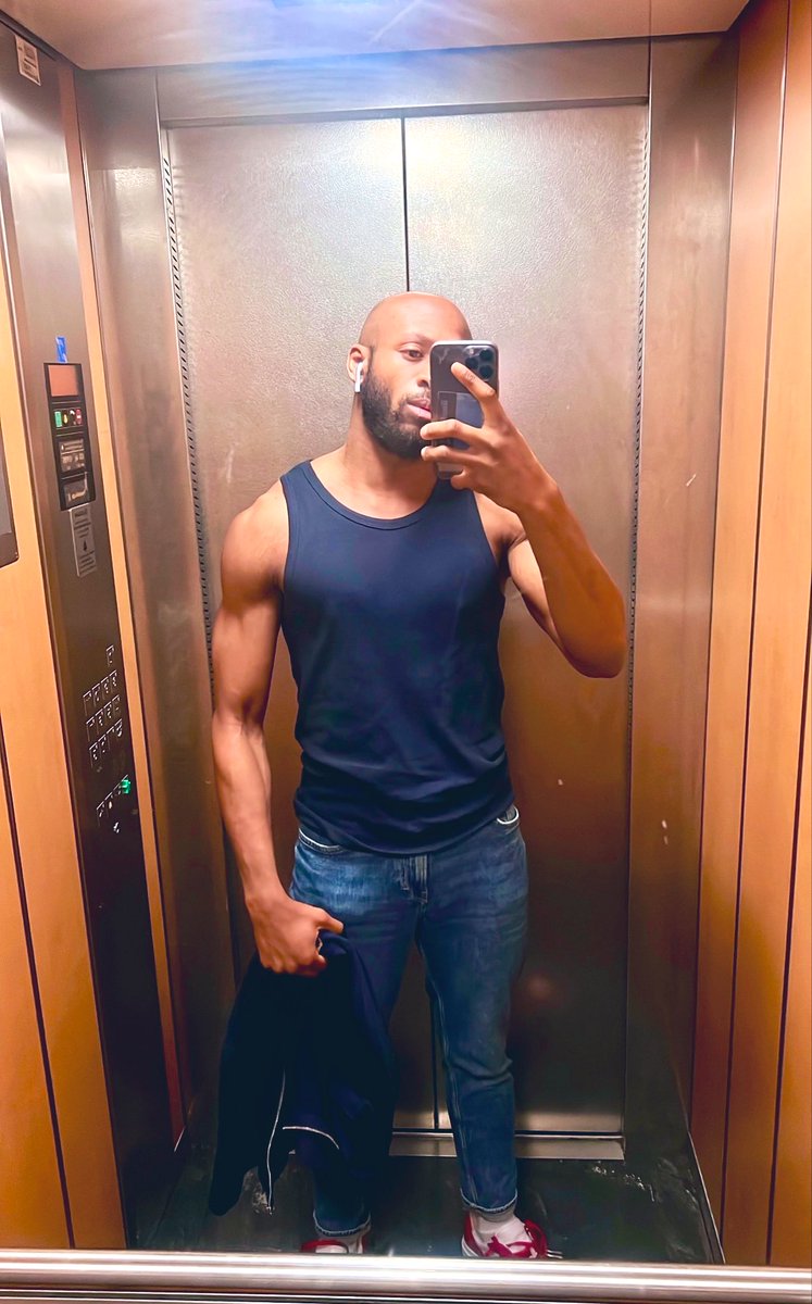 bnd__17's tweet photo. Cette photo finira pas sur mon T…🤐🤫🫢 https://t.co/vVL6P6dTNc