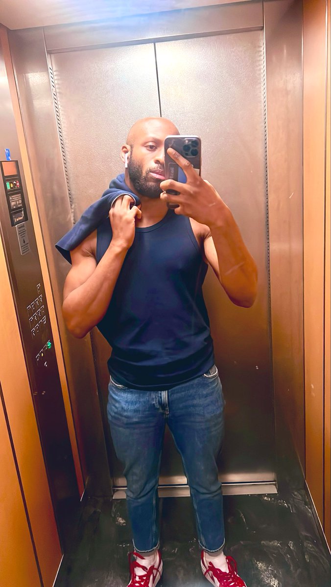 bnd__17's tweet photo. Cette photo finira pas sur mon T…🤐🤫🫢 https://t.co/vVL6P6dTNc