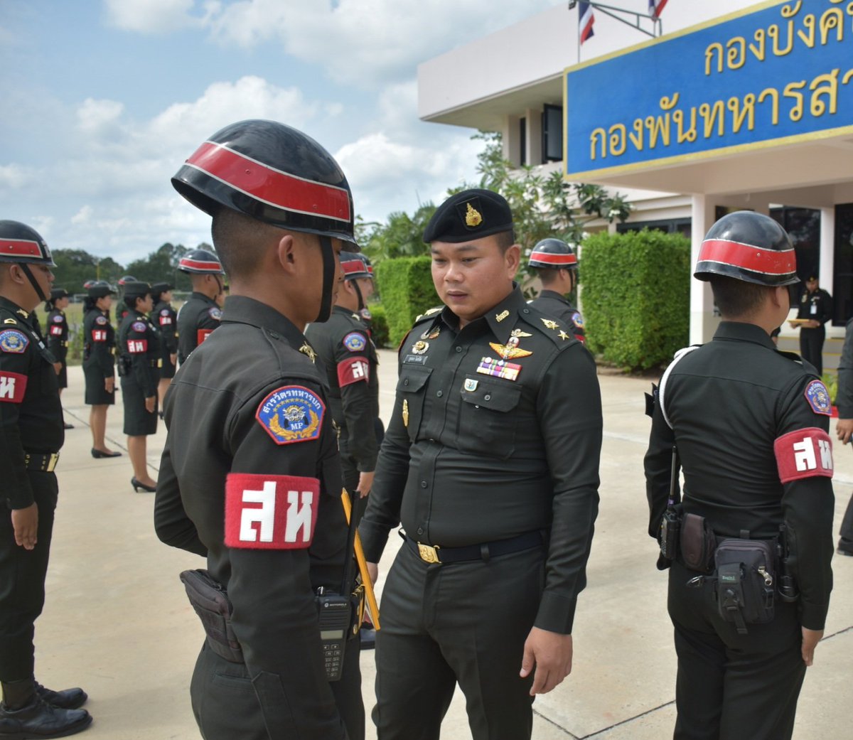 Mp41Army's tweet photo. 🇹🇭💂‍♀️"ปฏิบัติหน้าที่ด้วยใจ รักษาวินัยด้วยเกียรติ ผู้พิทักษ์รักษา ภาพลักษณ์ ของกองทัพบก คือ ทหารสารวัตร" พัน.สห.41 จัดพิธีปล่อยแถวกำลังพล เพื่อดำเนินการกวดขันวินัยทหาร เนื่องในโอกาสวันทหารสารวัตร ประจำปี 2569💂‍♀️🇹🇭

อ่านต่อได้ที่ : https://t.co/gewPpS6kiu https://t.co/o0Vxs3lvxP