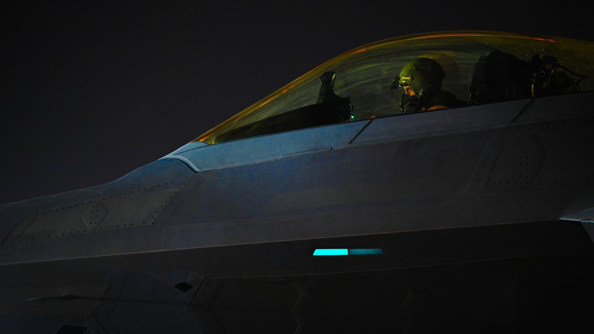 Shadow_C26's tweet photo. Lockheed Martin F-22 Raptor https://t.co/wsFtSA6Gfj