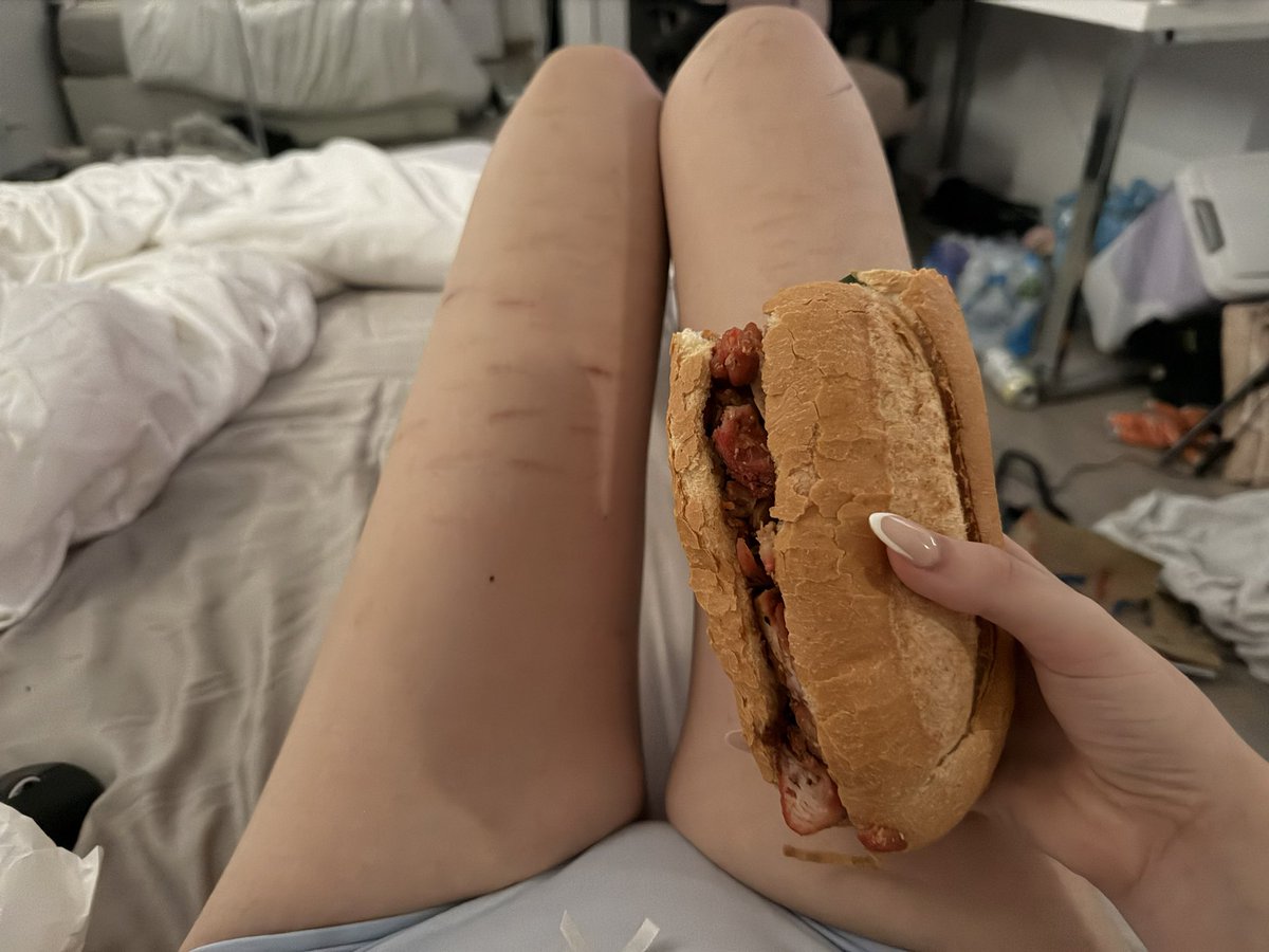 marie 🧁 tweet media