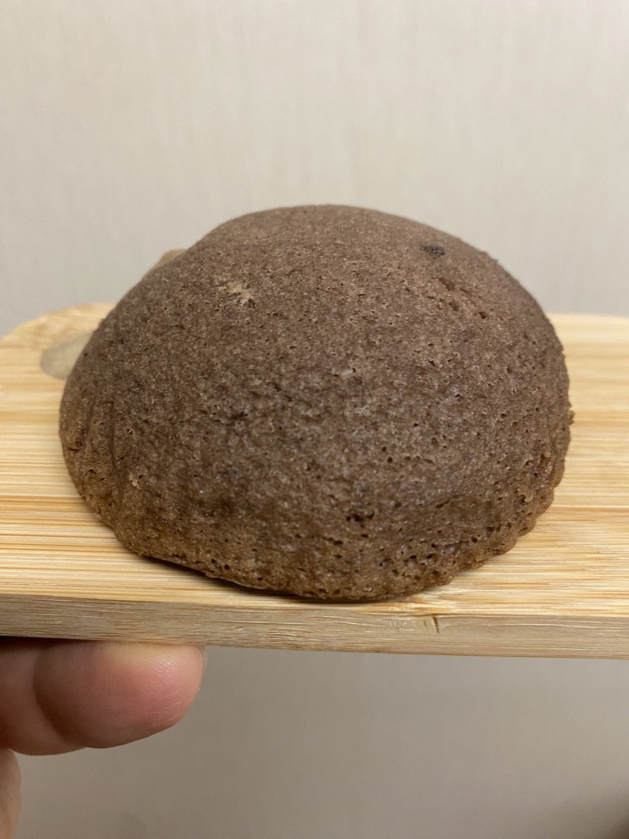 icemantorao's tweet photo. #SpongeCake
I tried this
Sponge cake with chocolate cream
Chocolate flavor sponge cake was filled with chocolate cream
Moist texture of the sponge cake and the chocolate cream were a perfect match
It was delicious and I was very satisfied
I wanted to eat another one https://t.co/9vu5M7jJoO
