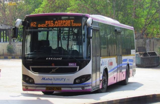 NewsMeter_In's tweet image. #Hyderabad:

@TGSRTCHQ offers 30% #discount on #AC, #deluxebuses to ease #petrolrush

Telangana State Road Transport Corporation (#TGSRTC) has announced a 30% #farediscount on #MetroAC and #MetroDeluxe bus services within the city. 

The initiative is designed to encourage people