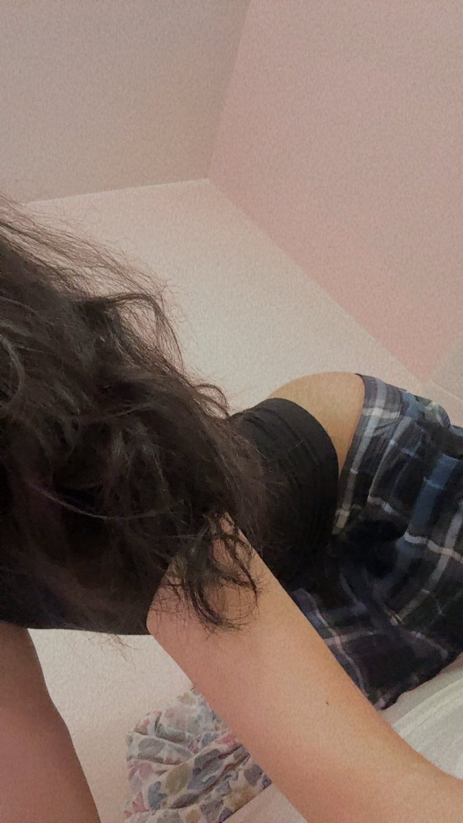 saintbaddiee's tweet photo. dm for more or check out my shtuff https://t.co/IieUEseL30 
🖤 #femboy #nsfwtwt #nsfw https://t.co/NeidBEu9f7