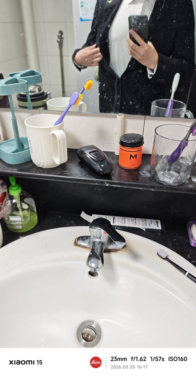 monarque tweet media