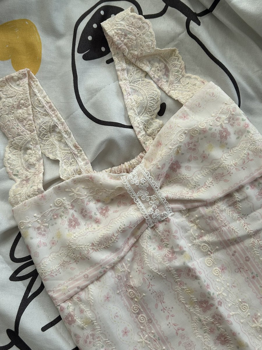usedbyniii's tweet photo. ดอกชมมือ1 160 อก30-36 #ส่งต่อเสื้อผ้า #ส่งต่อเสื้อผ้ามือสอง #ส่งต่อกระเป๋า #ส่งต่อรองเท้า #ส่งต่อเสื้อผ้ามือสองสภาพดี #เสื้อผ้ามือ2 #เสื้อผ้ามือสอง #โล๊ะตู้ https://t.co/Qqz6yIKaEM