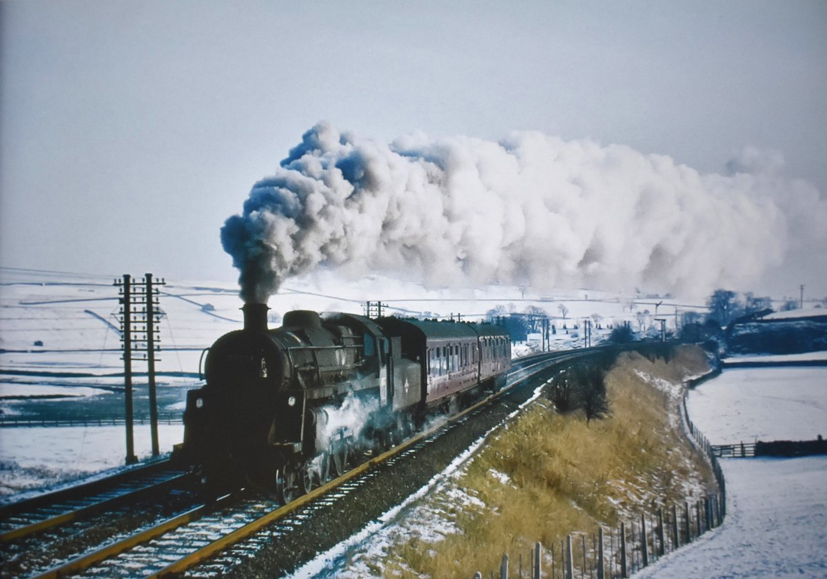 JeffAlbiston's tweet image. BR Standard Class 4MT 75051 with a Saturdays Only Skipton to Lancaster &amp;amp; Morecambe stopping train, as it heads away from the closed station at Bell Busk.
📆 February 1966
📷 Unknown Photographer.
#steamlocomotive #1960s #NorthYorkshire #BritishRailways