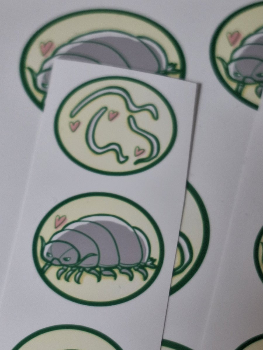 オッス！オラ、ベラ！

娘がお友達とシール交換するからと、娘の好きな
　ダイオウグソクムシと
　アニサキス
のシールを作りすぎました
もし、欲しい方いれば😅