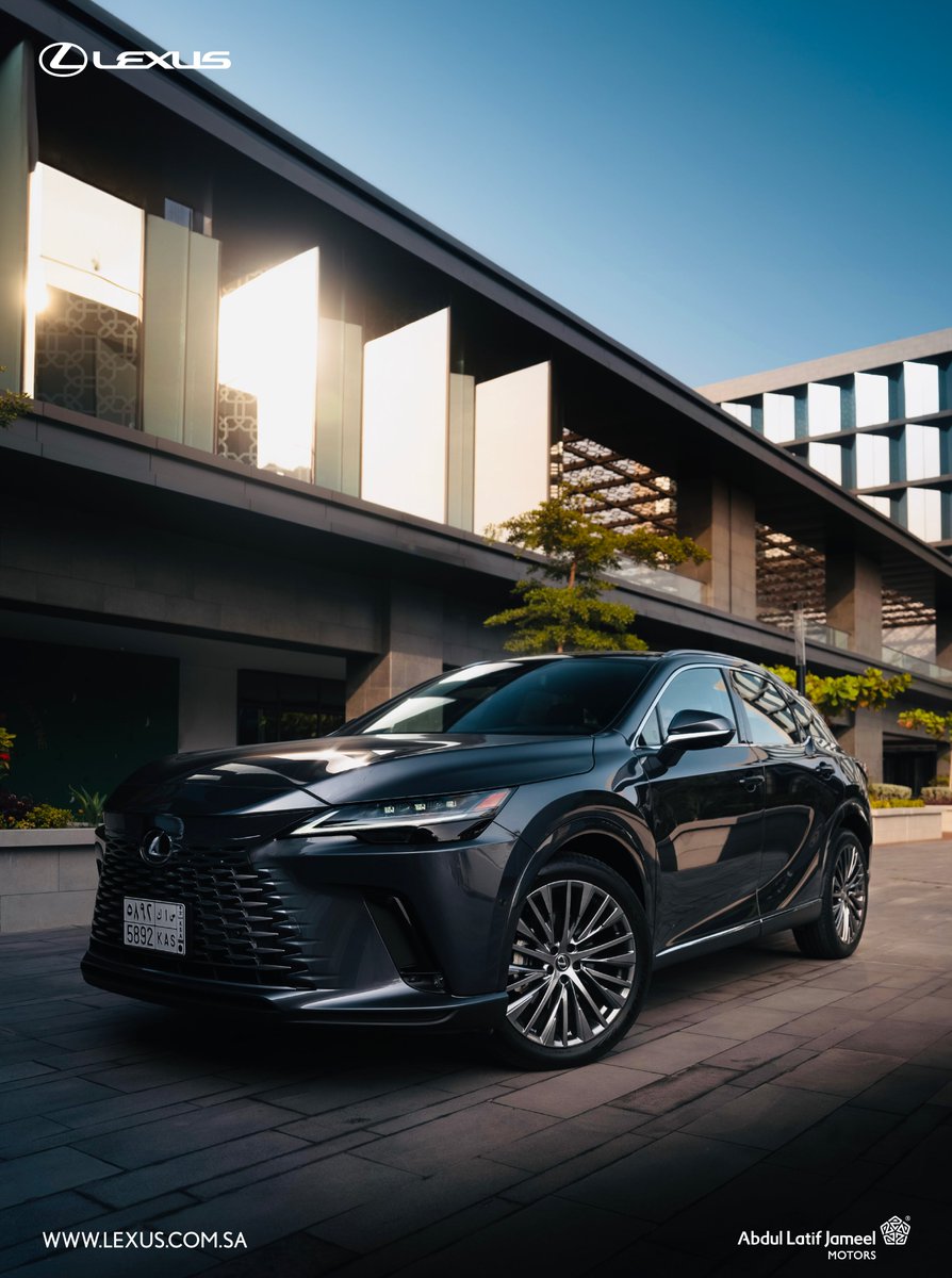 LexusKSA's tweet image. جمال يلامس الكمال

#LexusRX

#لكزس #لكزس_السعودية