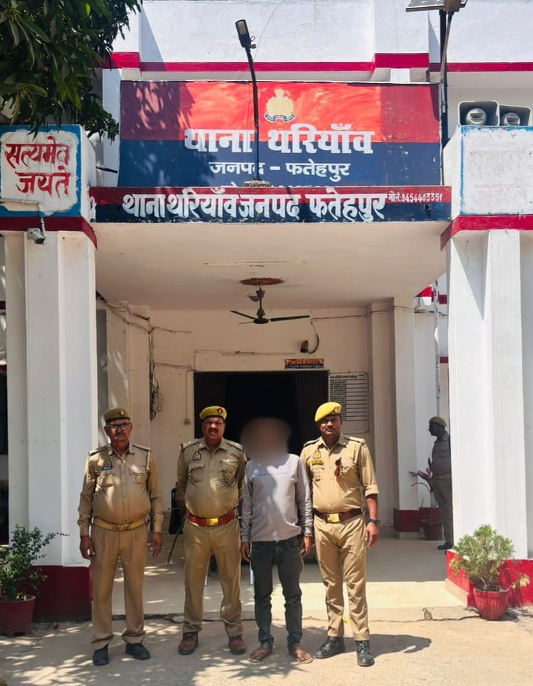 Fatehpur-थरियांव थाना क्षेत्र के जारी गांव में आटा चक्की से रोटर व मोटर चोरी पर पुलिस का एक्शन,रोटर के साथ 1 को पुलिस ने दबोचा,दूसरा मोटर के साथ चल रहा फरार, तलाश में जुटी पुलिस, मुखबिर की सूचना पर चौकी प्रभारी अरूण मौर्या के पुलिस टीम की कार्यवाही।

<a href="/fatehpurpolice/">FATEHPUR POLICE</a> <a href="/igrangealld/">IG Range Prayagraj</a>